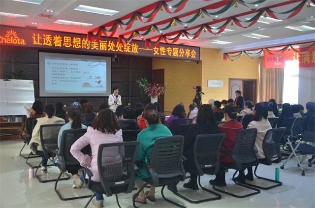 ���˸�Ů�ڻ